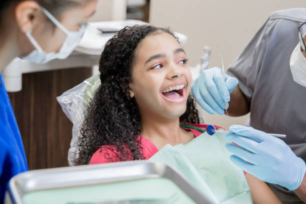 Best Dentist Open Late Near Me  in Williamsburg, FL